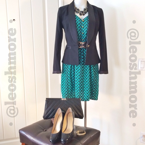 🎉 HOST PICK 🎉 Sleeveless V-Neck Dress