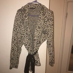 Printed belted sweater