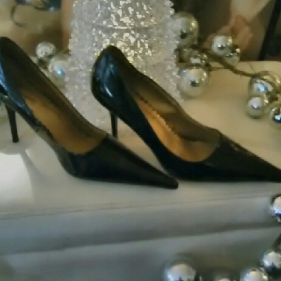 Chic Classic Heels - Picture 4 of 4