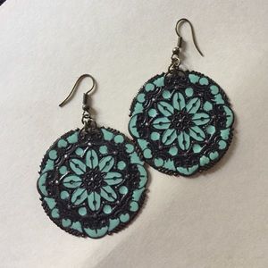 Seafoam green round earrings