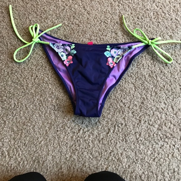 Victoria's Secret scrunch bottoms