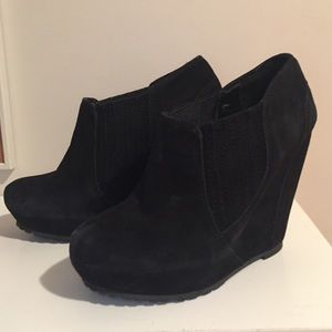 Luxury rebel black suede wedges