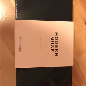 Modern muse Estée Lauder giftset