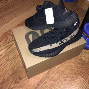 |SOLD|Yeezy boost 350 V2 green/blk
