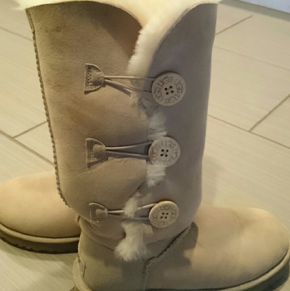 UGG Shoes - Ugg Bailey Button