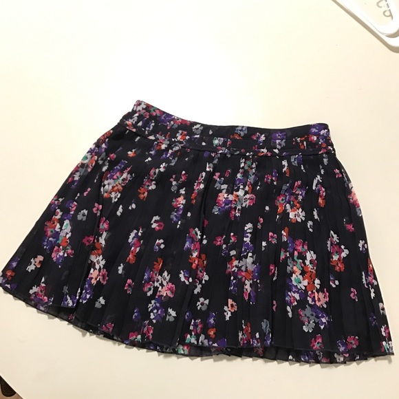 American Eagle Purple Pleated Skirt