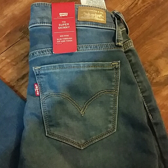 Levi's 710 super skinny 24 X 30 in Star Shines NWT - Picture 2 of 4