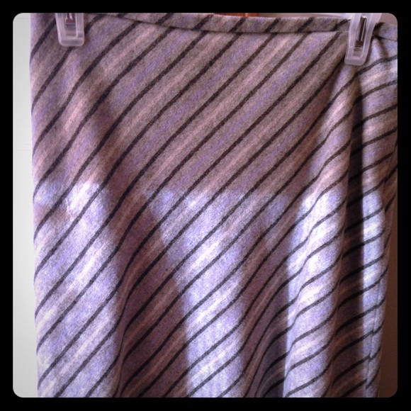 Knee length wool skirt, gray striped