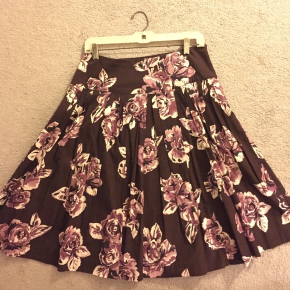 European Designer Skirt - Picture 2 of 3