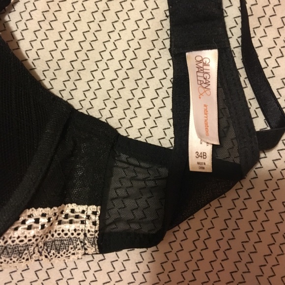 Black push up bra with white lace - Picture 2 of 2