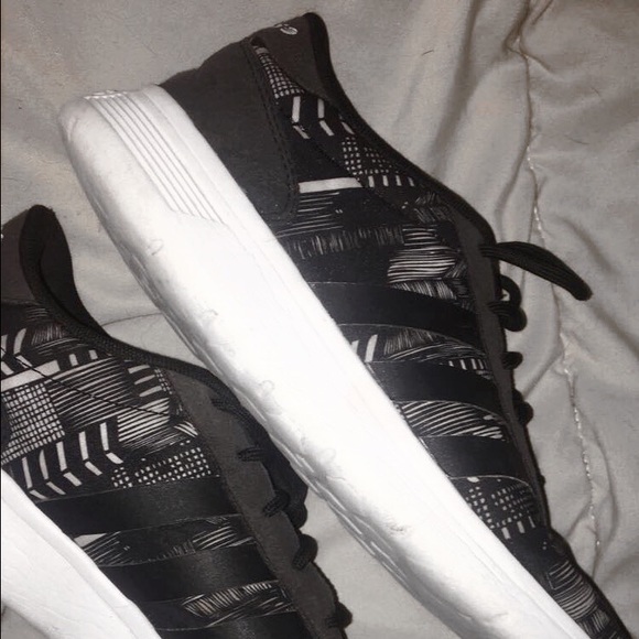 Barely used Adidas Tennis shoes!