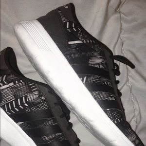 Barely used Adidas Tennis shoes!