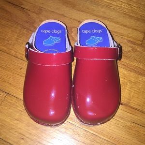 Red patent leather  toddler girls wooden clogs