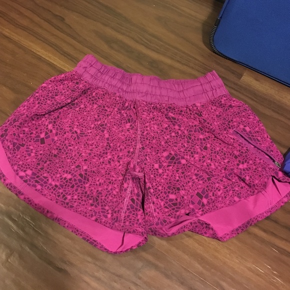 lululemon tracker shorts. size 6.