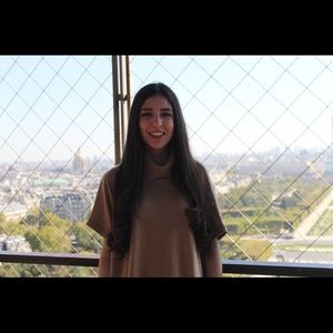 Meet your Posher, Estefania
