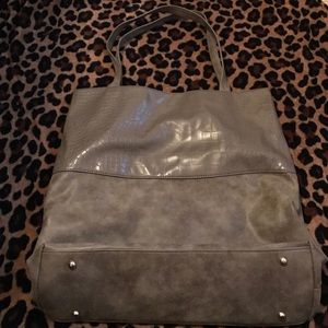 Gray tote
