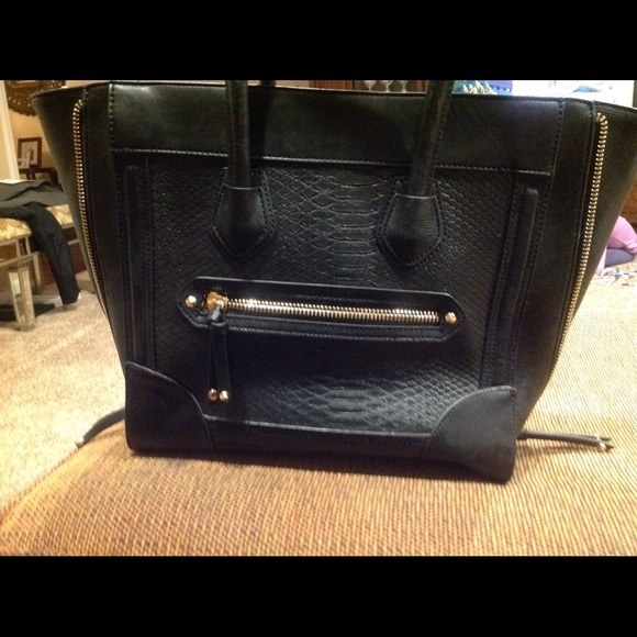 Excellent condition. Black tote with zip closure.