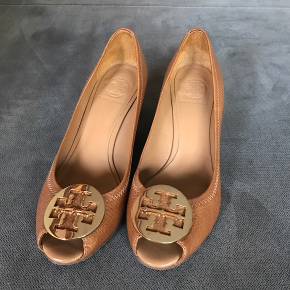 Adorable wedge sandal
