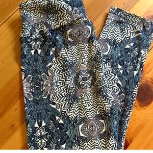 LULAROE OS LEGGINGS NWT MADE IN CHINA 🇨🇳