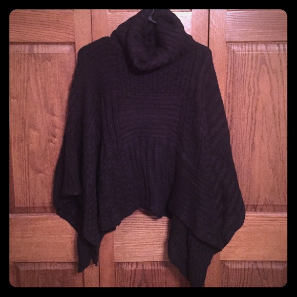 Turtleneck quilted pancho