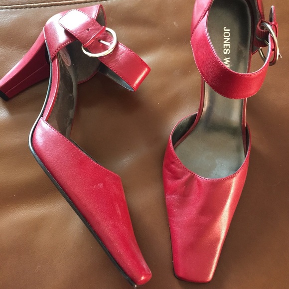 NEW ❤️red buckle heels ❤️Jones Wear👠