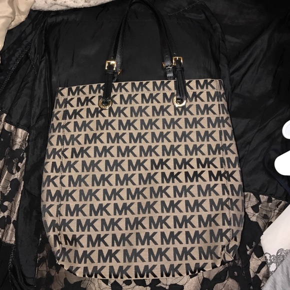 Michael kors logo tote