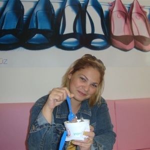 Meet your Posher, Flora