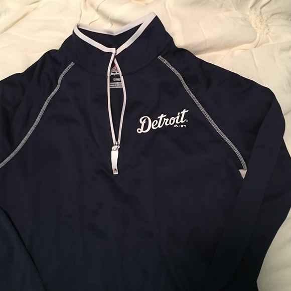 Detroit long sleeve