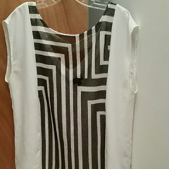 Blouse w Abstract Design