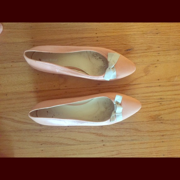 Miu Miu Pointed Flats With Beige Bow - image 2