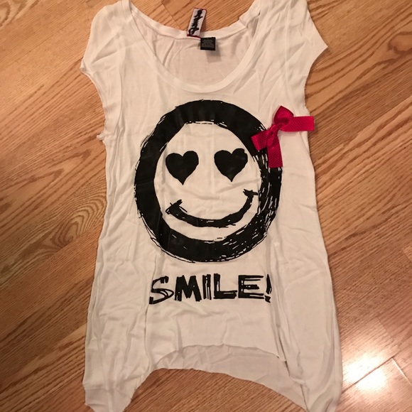 Smiley face T Shirt - Picture 1 of 2
