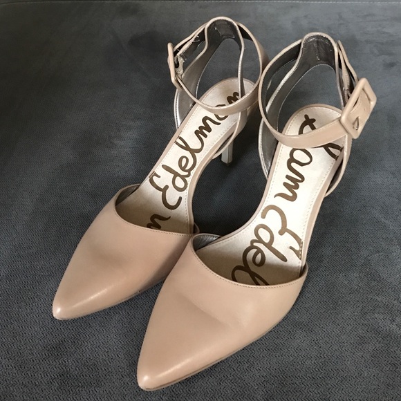Okala leather wrap around pump