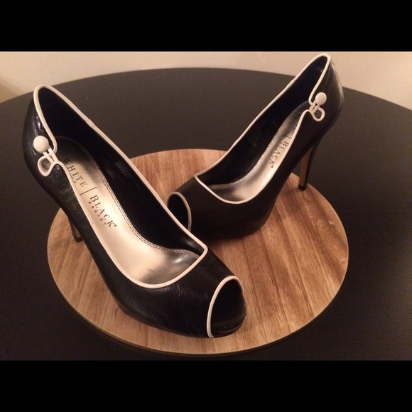 Black peep toe pumps - Picture 2 of 3