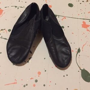 Little girls black jazz shoes! 👯