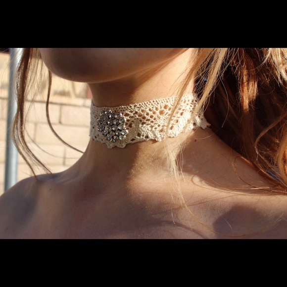 Victorian Lace Choker with Jewel Embellishment - Picture 2 of 4