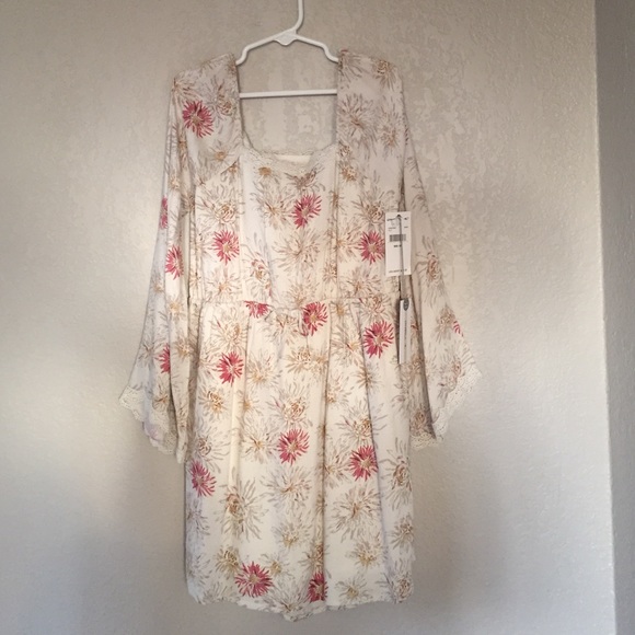 NEW Girls O'Neill Dress. Size Medium