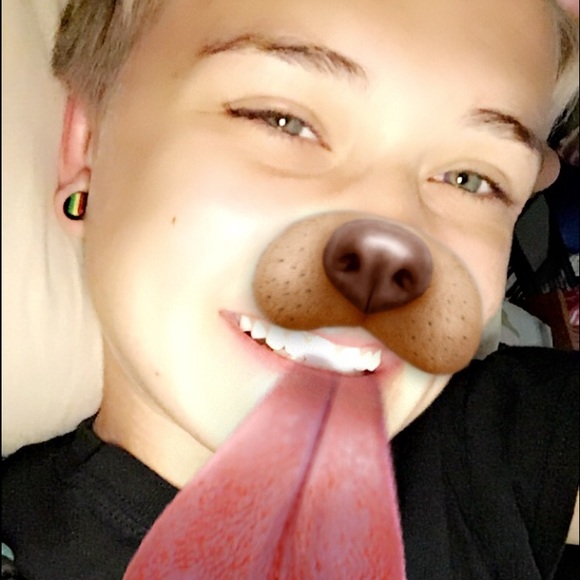 Meet your Posher, Alyssa - Picture 1 of 1