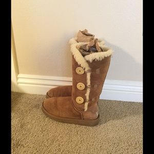 UGG Australia Classic Bailey button triplet