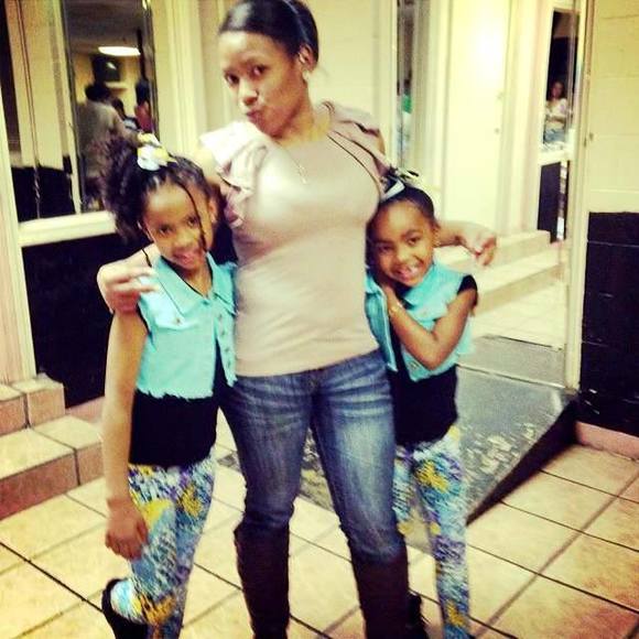 Meet your Posher, Tia - Picture 2 of 4