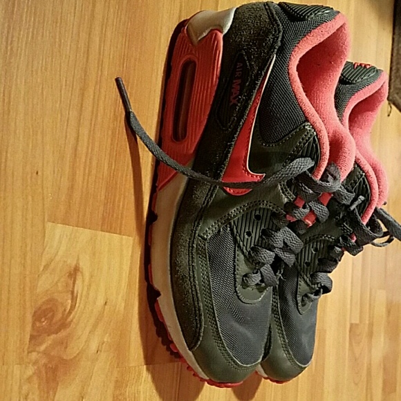 *closet closing* EUC NIKE Air Max