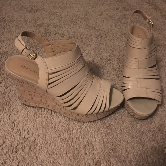 Nude wedges