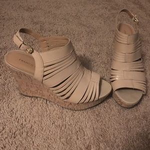 Nude wedges