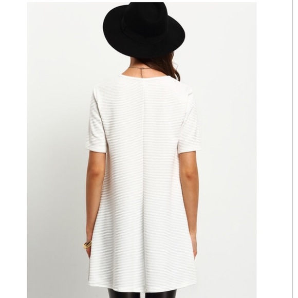 ❗️Last One❗️Women's Beautiful White Ribbed T-Shirt - Picture 3 of 4