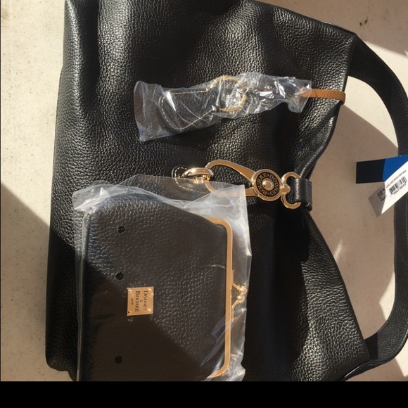 ‼️SOLD‼️Authentic Dooney & Bourke black satchel