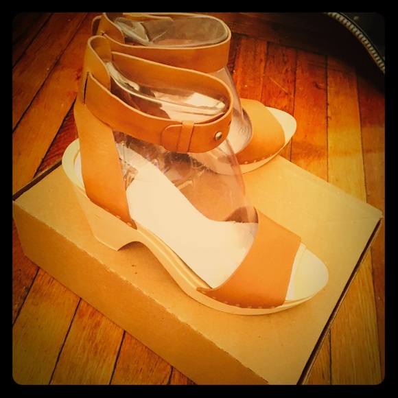 Dolce Vita Chestnut Brown Platform Sz 8.5 Sandals.