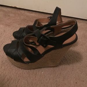 Black wedges