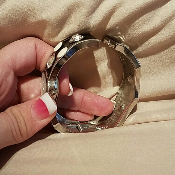 Watch - Picture 2 of 3