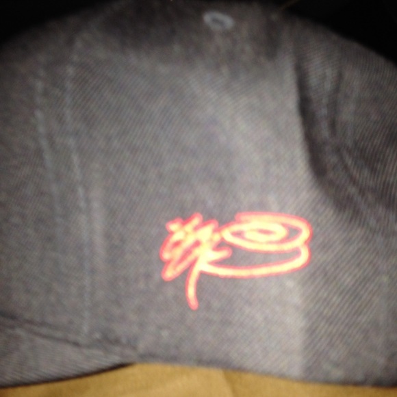 Hat - Picture 2 of 4