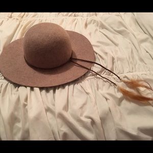 Floppy hat