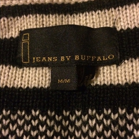 🎉HOST PICK🎉 Tribal print cardigan - Picture 3 of 7